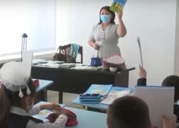 Оқушылар әкімдіктерде, мәдениет үйлерінде оқып жүр