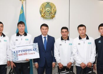 Дархан Сатыбалды көшпенділер ойындарының жеңімпаздарын марапаттады