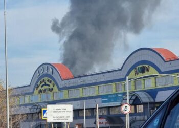 Алматыда «барахолка» өртеніп жатыр