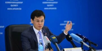 «Менде де солай»: Министр Қазақстанда соңғы кездері не себепті интернет нашар екенін айтты