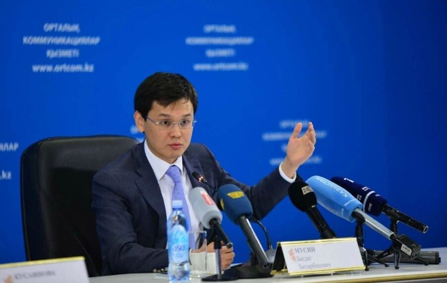 «Менде де солай»: Министр Қазақстанда соңғы кездері не себепті интернет нашар екенін айтты