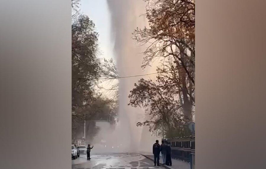 Алматыда су құбыры жарылды