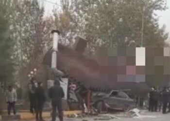 Түркістан облысында жеңіл көлік аялдамаға соғылып, үш адам жапа шекті