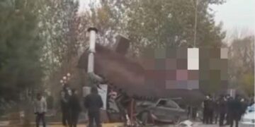 Түркістан облысында жеңіл көлік аялдамаға соғылып, үш адам жапа шекті